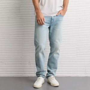 American Eagle Men's Light Wash AirFlex+ Athletic Straight Jean Size 30 X 27*